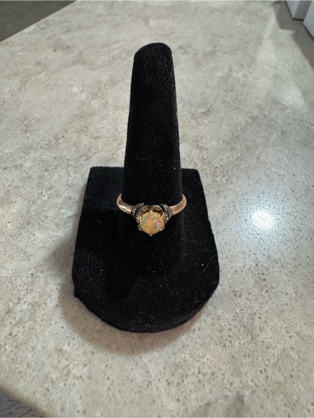 Vintage cabochon opal Solitaire Ring in Gold-Tone Setting - Women's Jewelry